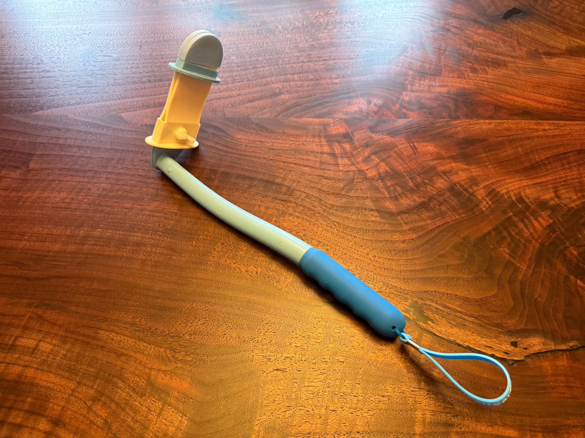 TIDY WIPER SLEEK Toileting and Bathing Aid for wiping the bum  NEW DESIGN.  Blue