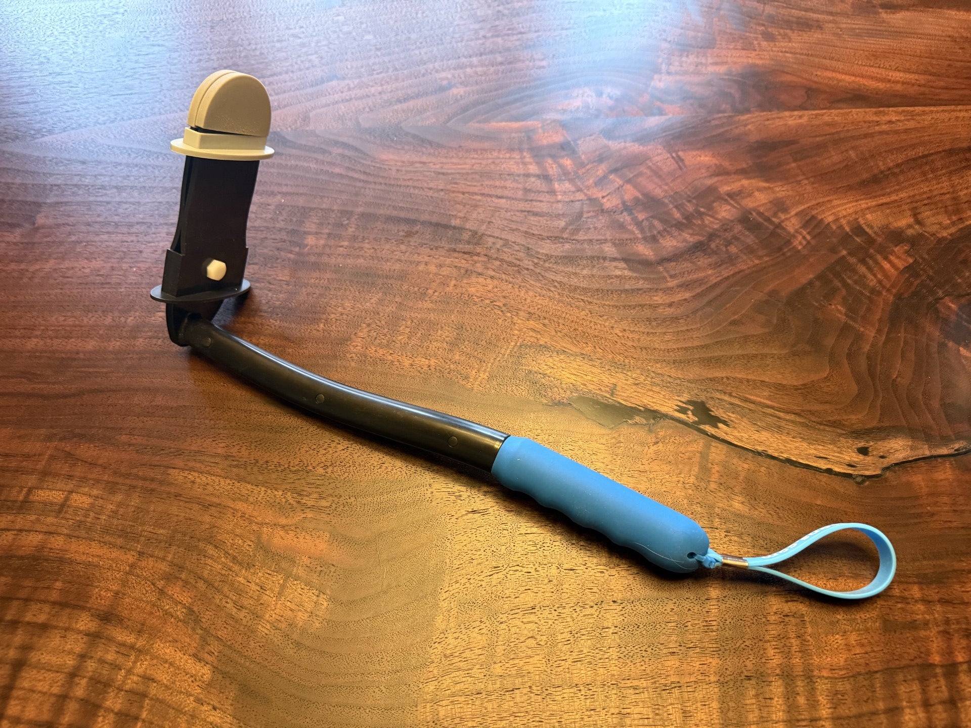 TIDY WIPER SLEEK Toileting and Bathing Aid for wiping the bum NEW DESIGN. BLACK